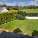 4 Bedroom, 15 Min To Quiet Retreat. Semesterbostad