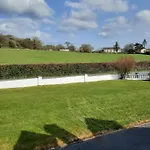 4 Bedroom, 15 Min To Quiet Retreat.