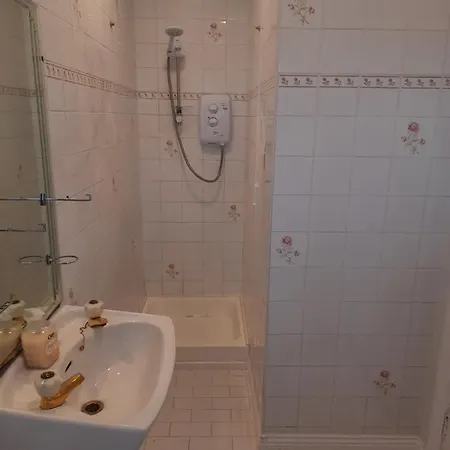 4 Bedroom, 15 Min To Quiet Retreat. *