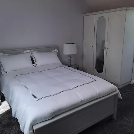 4 Bedroom, 15 Min To Quiet Retreat. *