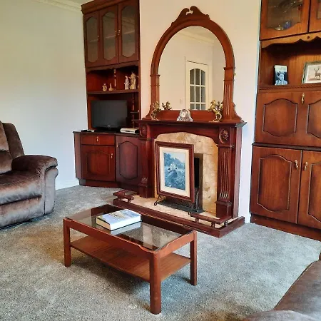 4 Bedroom, 15 Min To Quiet Retreat. *