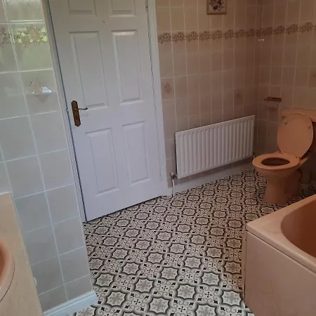 4 Bedroom, 15 Min To Quiet Retreat. *