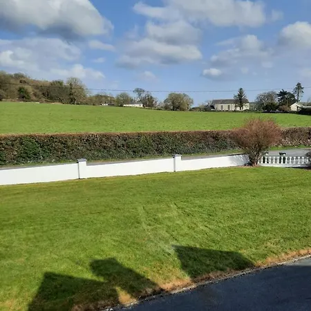 4 Bedroom, 15 Min To Quiet Retreat.