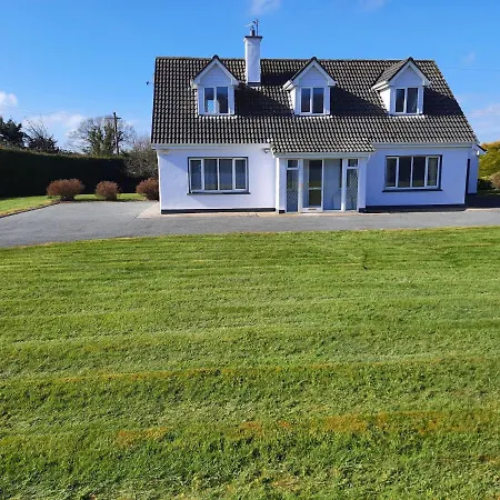 4 Bedroom, 15 Min To Quiet Retreat.