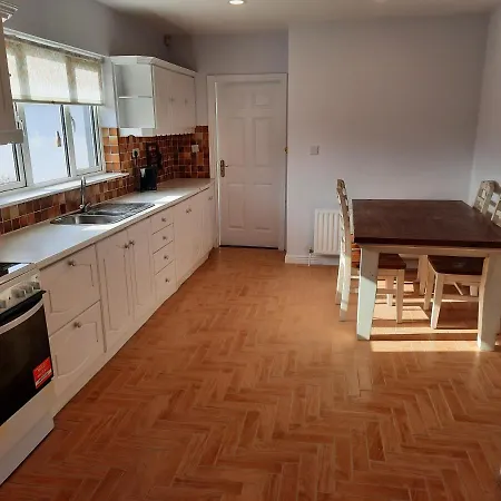 Holiday home 4 Bedroom, 15 Min To Quiet Retreat. Limerick