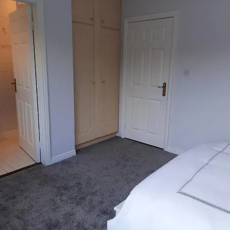 4 Bedroom, 15 Min To Quiet Retreat. Semesterbostad Limerick Junction