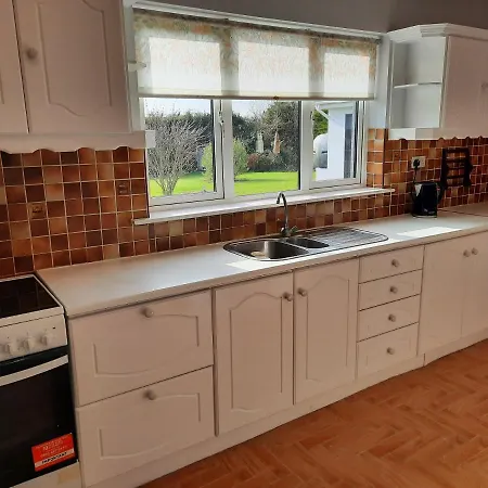 4 Bedroom, 15 Min To Quiet Retreat. *