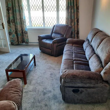 Holiday home 4 Bedroom, 15 Min To Quiet Retreat.