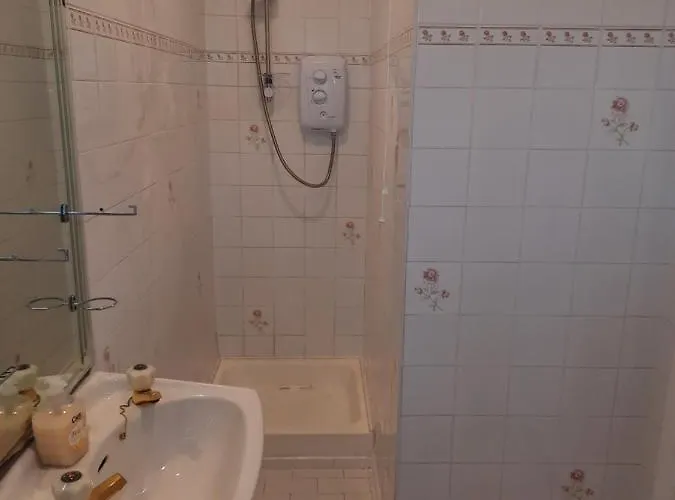 4 Bedroom, 15 Min To Quiet Retreat. *