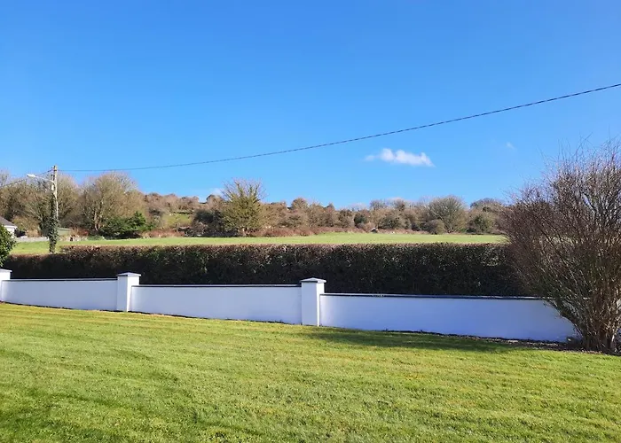 4 Bedroom, 15 Min To Quiet Retreat. 度假居