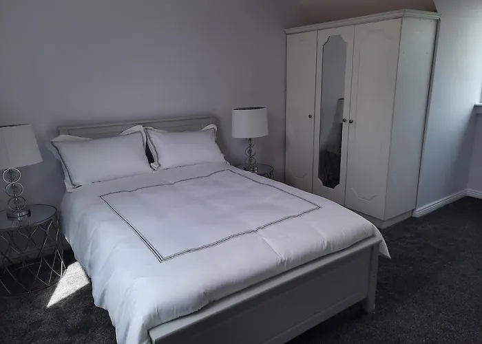 4 Bedroom, 15 Min To Quiet Retreat. *