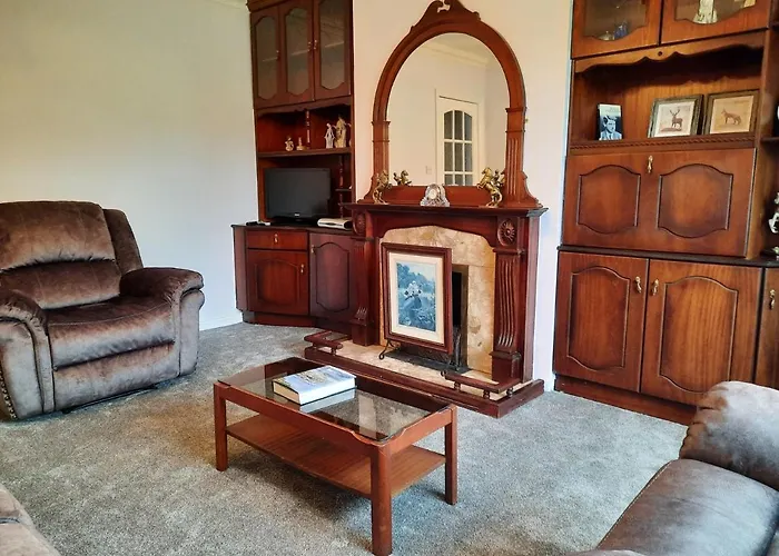 4 Bedroom, 15 Min To Quiet Retreat. *