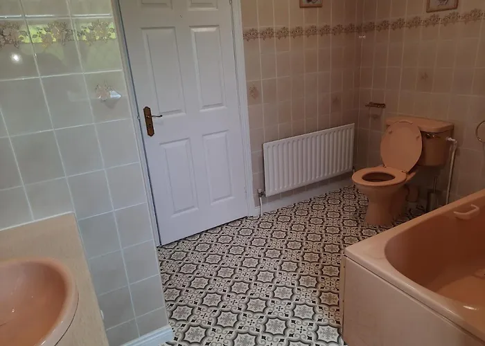 4 Bedroom, 15 Min To Quiet Retreat. *