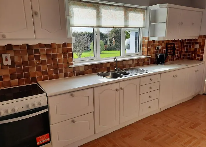 4 Bedroom, 15 Min To Quiet Retreat. *